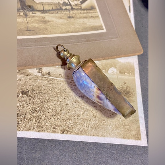 Vintage Brass & Shell Perfume Scent Bottle Pendant - Picture 4 of 12